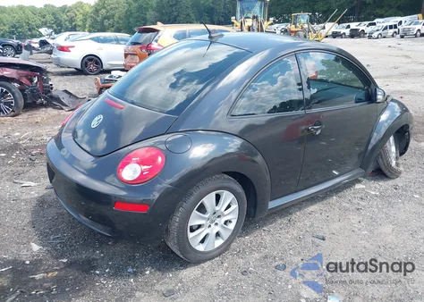 2010 Volkswagen New Beetle 2.5L from USA, damaged, VIN 3VWRW3AG3AM026588